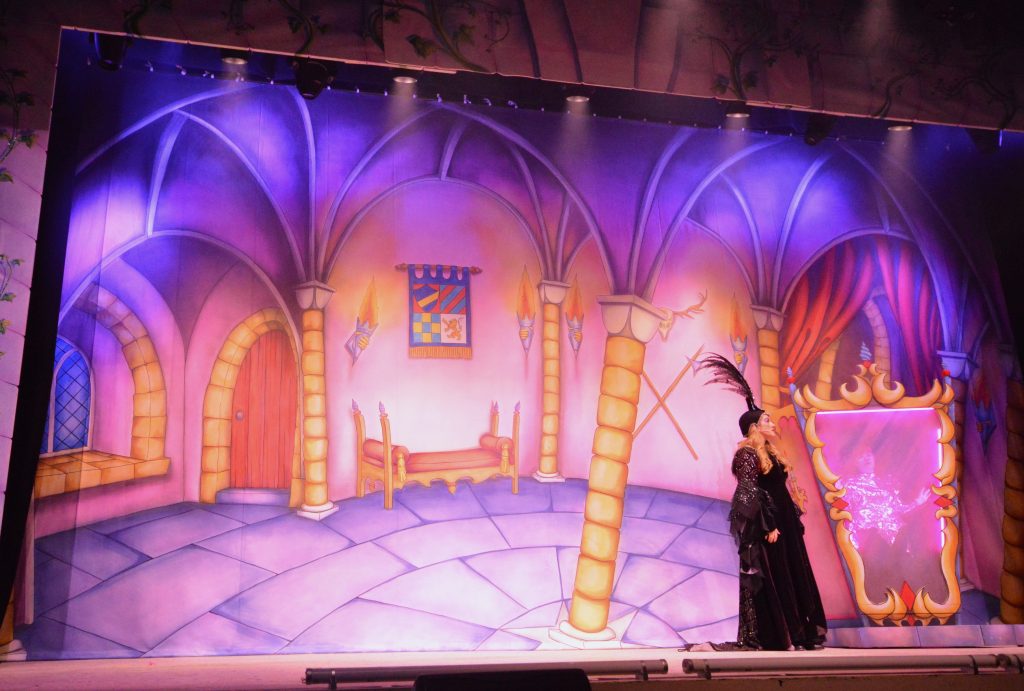 The Wicked Queen's Chamber, Snow White